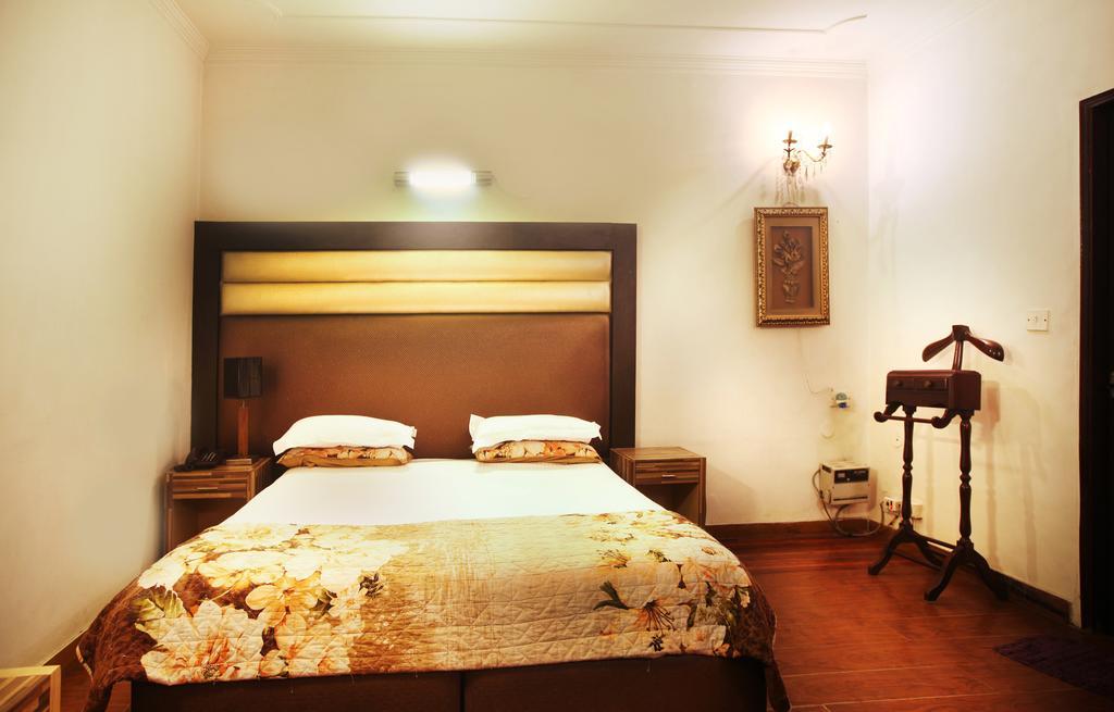 Oyo 358 Sarojini Nagar Hotel นิวเดลี ห้อง รูปภาพ