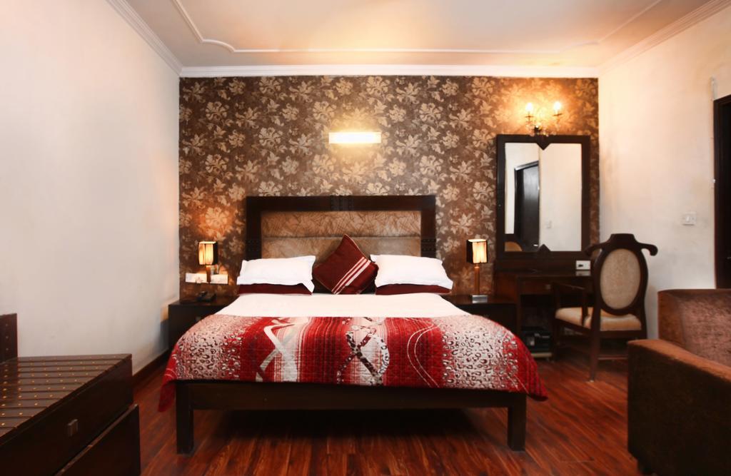 Oyo 358 Sarojini Nagar Hotel นิวเดลี ห้อง รูปภาพ
