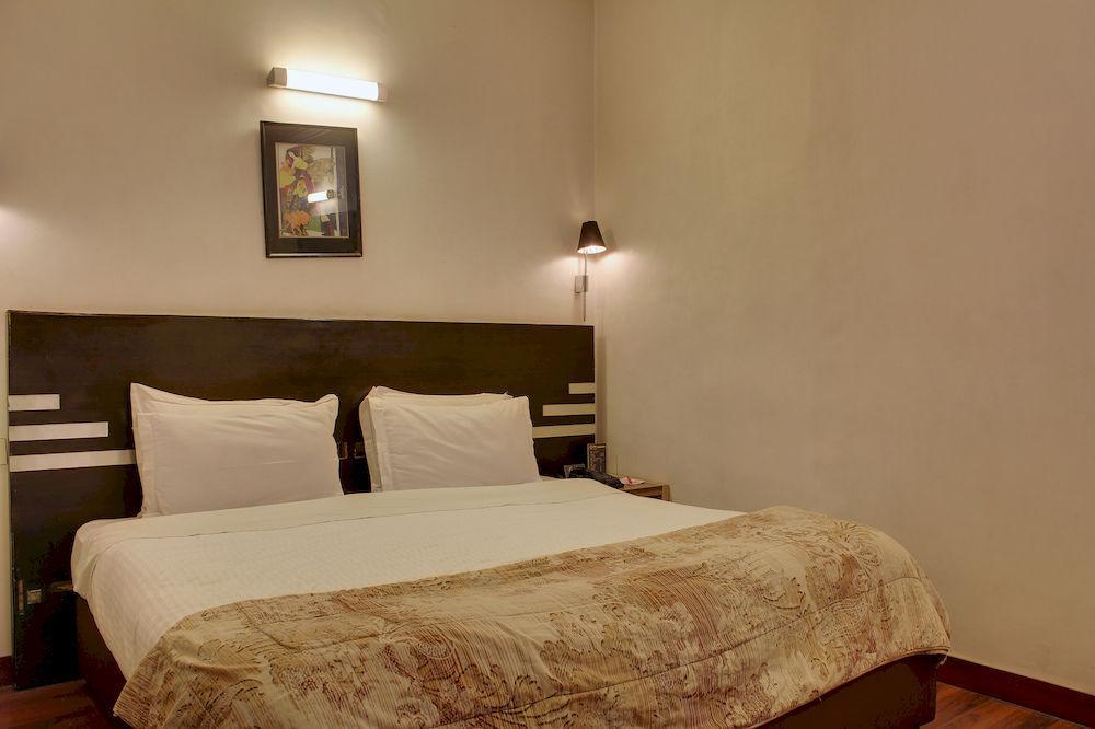 Oyo 358 Sarojini Nagar Hotel นิวเดลี ภายนอก รูปภาพ